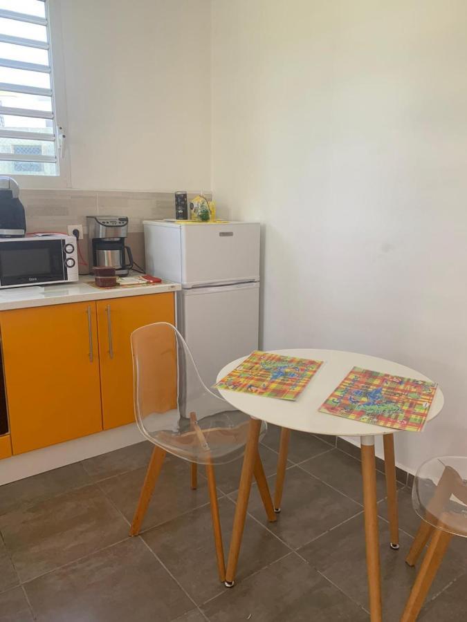 Ferienwohnung La Caraibe Dans La Station Balneaire Saint-Francois  Exterior foto